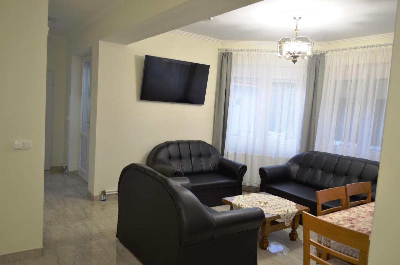 Henrietta - Violetta Apartman ไฮจ์ดุสโซบอสโล ภายนอก รูปภาพ