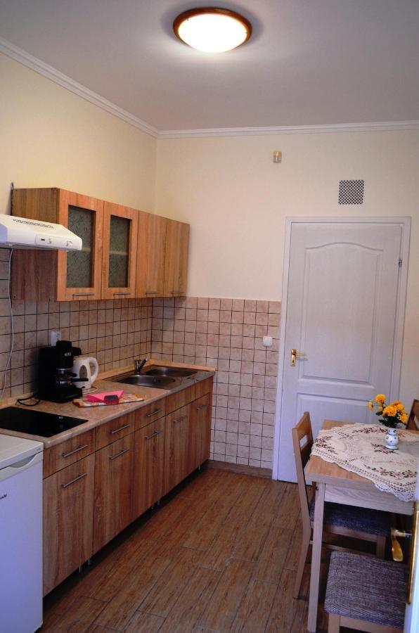 Henrietta - Violetta Apartman ไฮจ์ดุสโซบอสโล ภายนอก รูปภาพ
