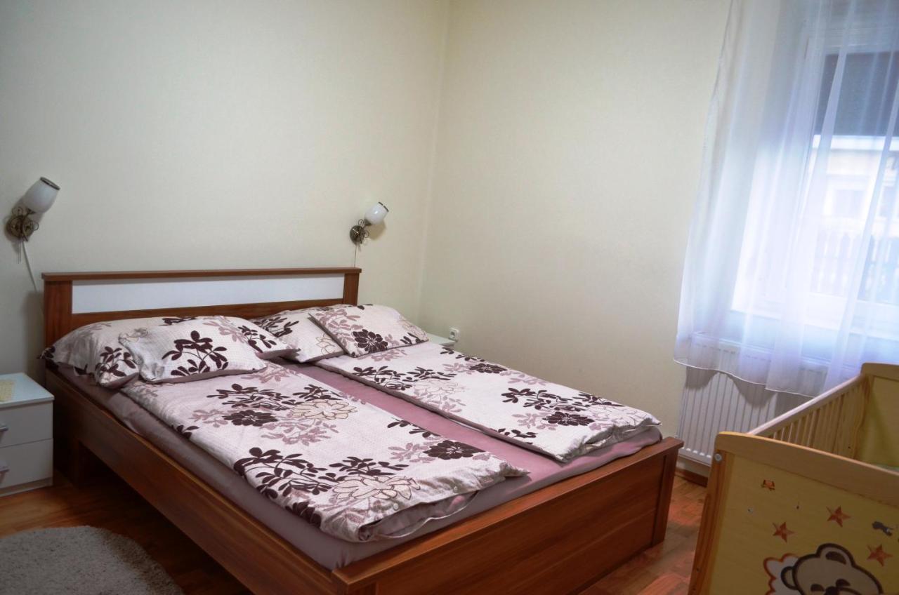 Henrietta - Violetta Apartman ไฮจ์ดุสโซบอสโล ภายนอก รูปภาพ
