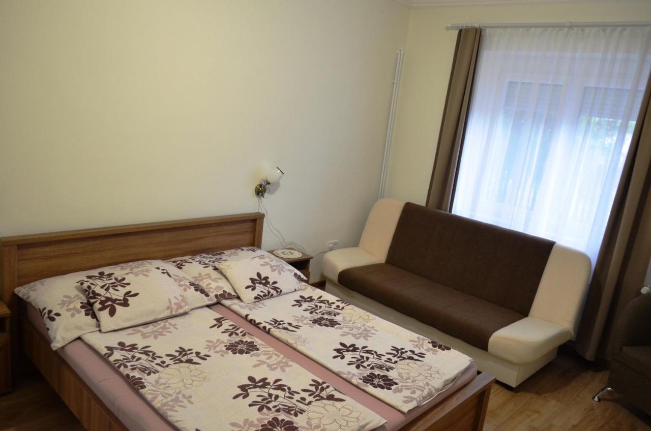 Henrietta - Violetta Apartman ไฮจ์ดุสโซบอสโล ภายนอก รูปภาพ