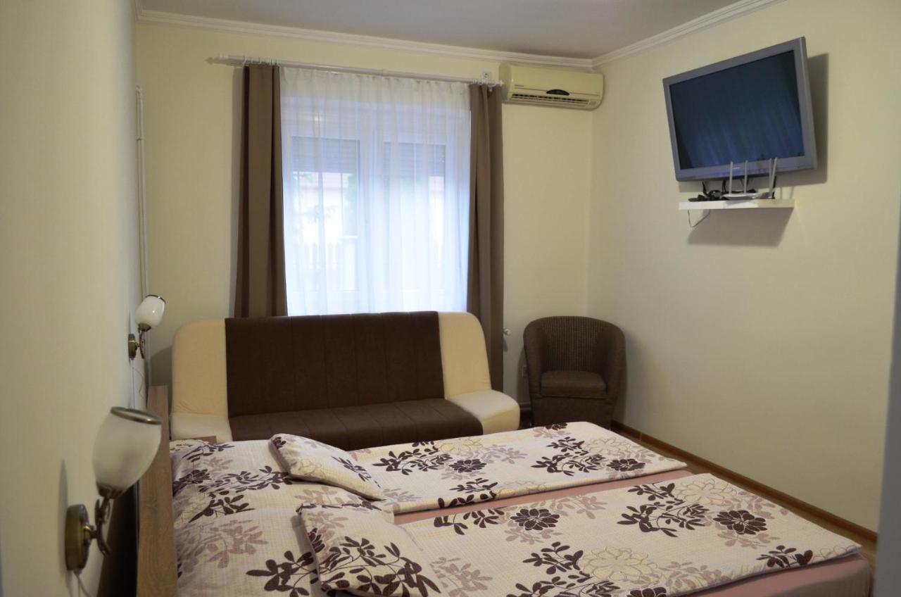 Henrietta - Violetta Apartman ไฮจ์ดุสโซบอสโล ภายนอก รูปภาพ