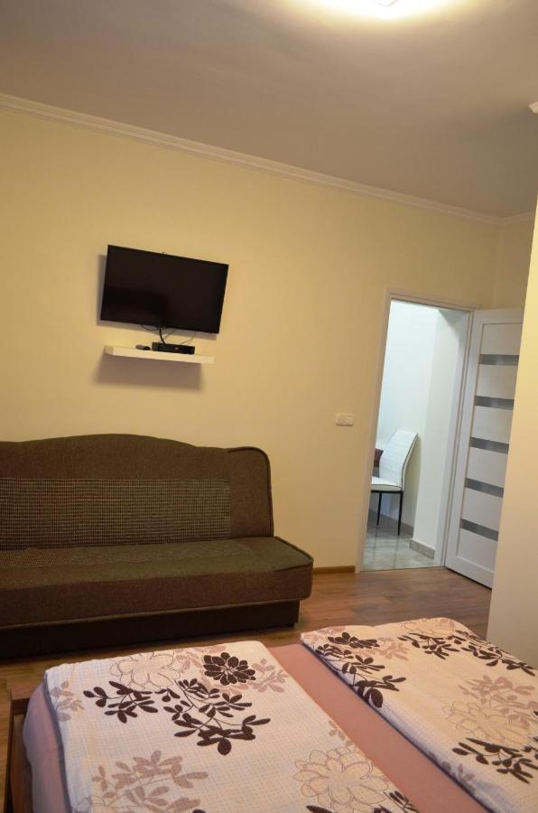 Henrietta - Violetta Apartman ไฮจ์ดุสโซบอสโล ภายนอก รูปภาพ