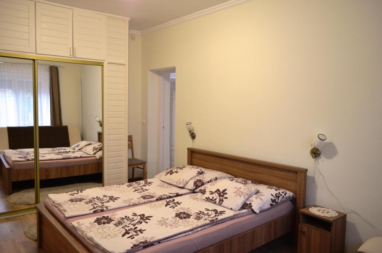 Henrietta - Violetta Apartman ไฮจ์ดุสโซบอสโล ภายนอก รูปภาพ