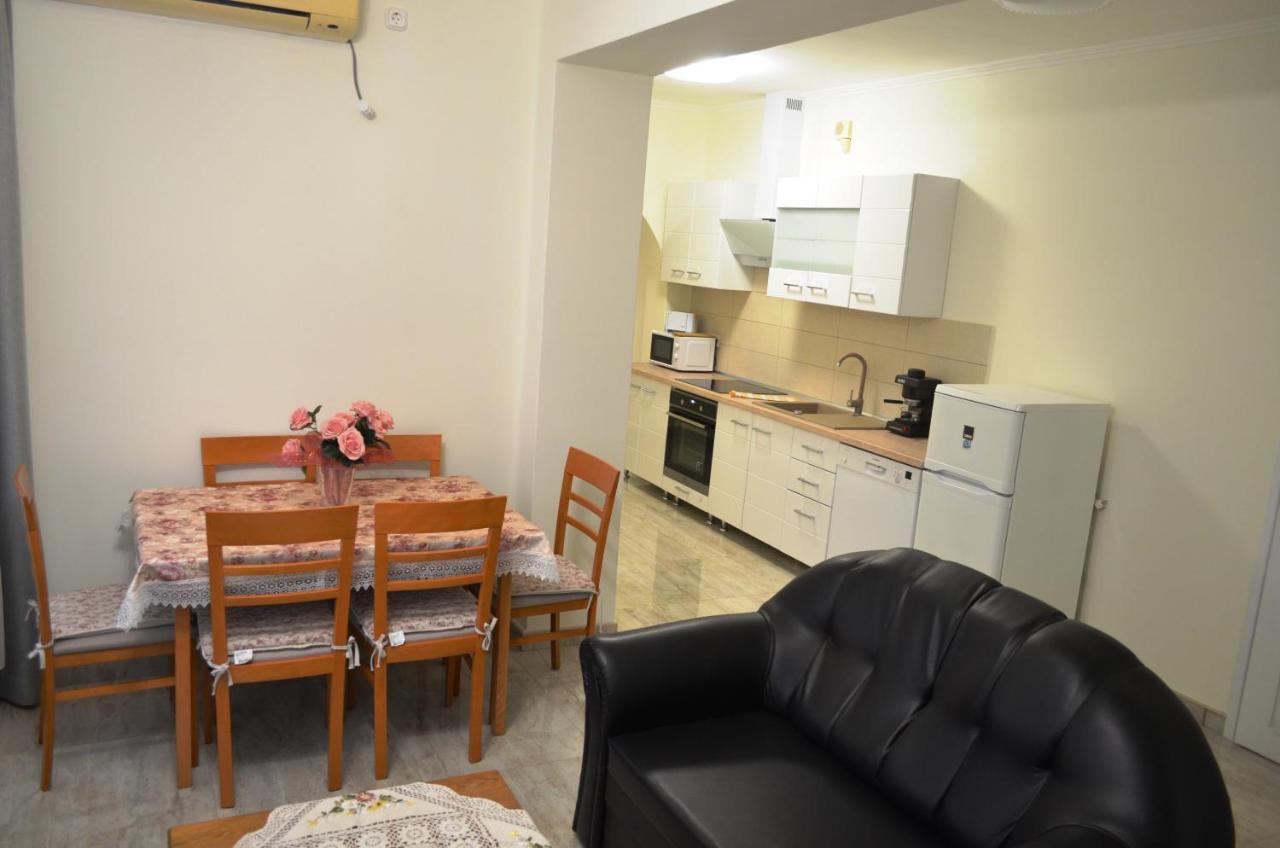 Henrietta - Violetta Apartman ไฮจ์ดุสโซบอสโล ภายนอก รูปภาพ