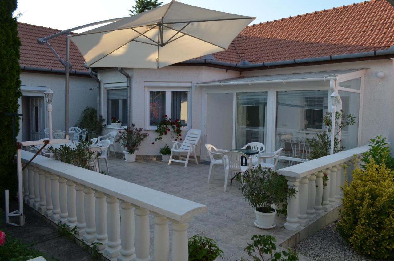 Henrietta - Violetta Apartman ไฮจ์ดุสโซบอสโล ภายนอก รูปภาพ